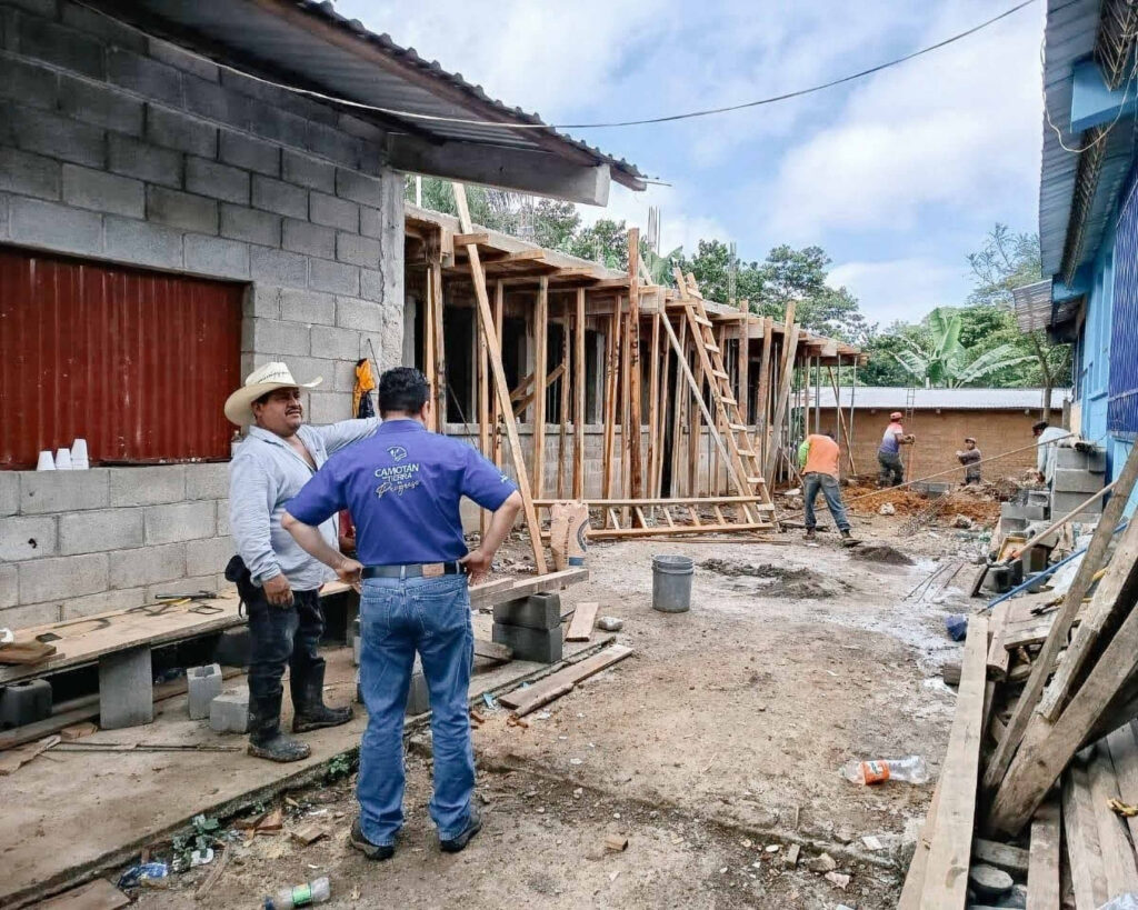 Architect oversees Tizamarté School